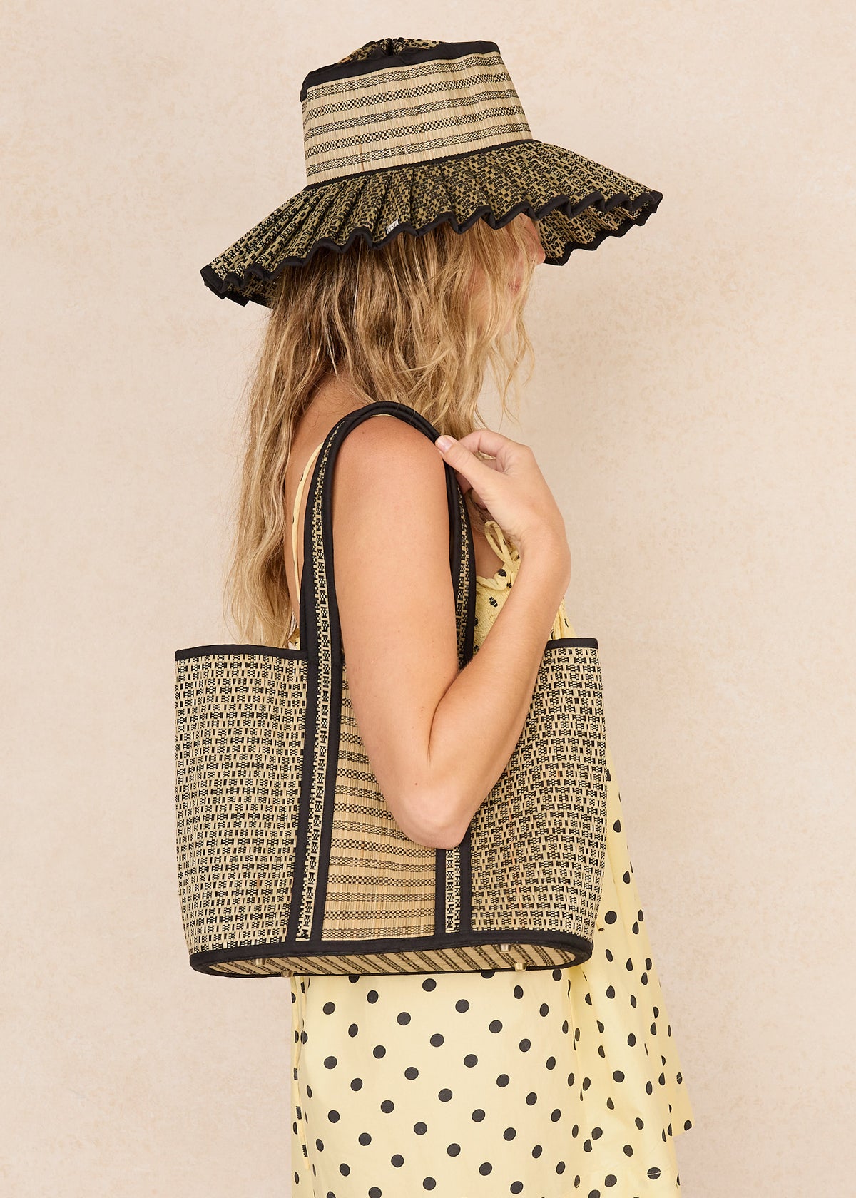 Atemporal | Sombrero Capri de lujo