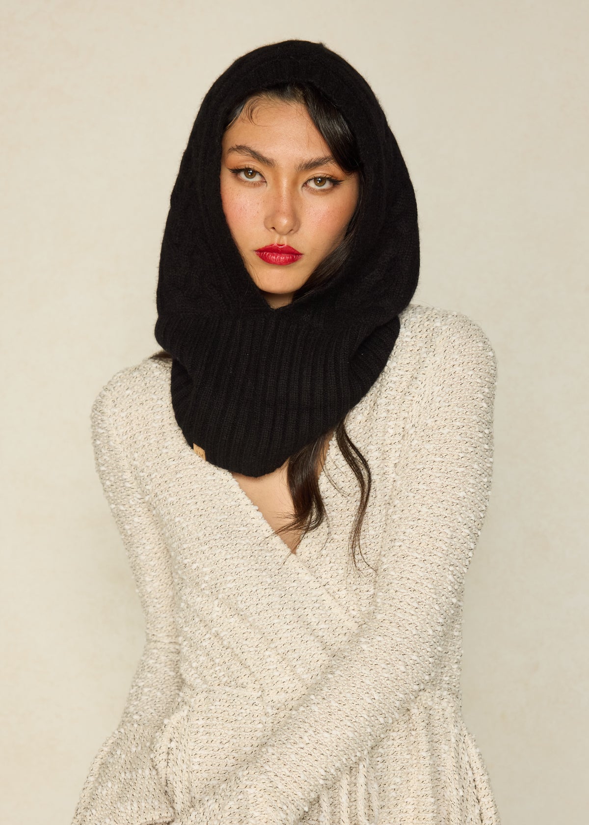 Noir | Wilderness Hood
